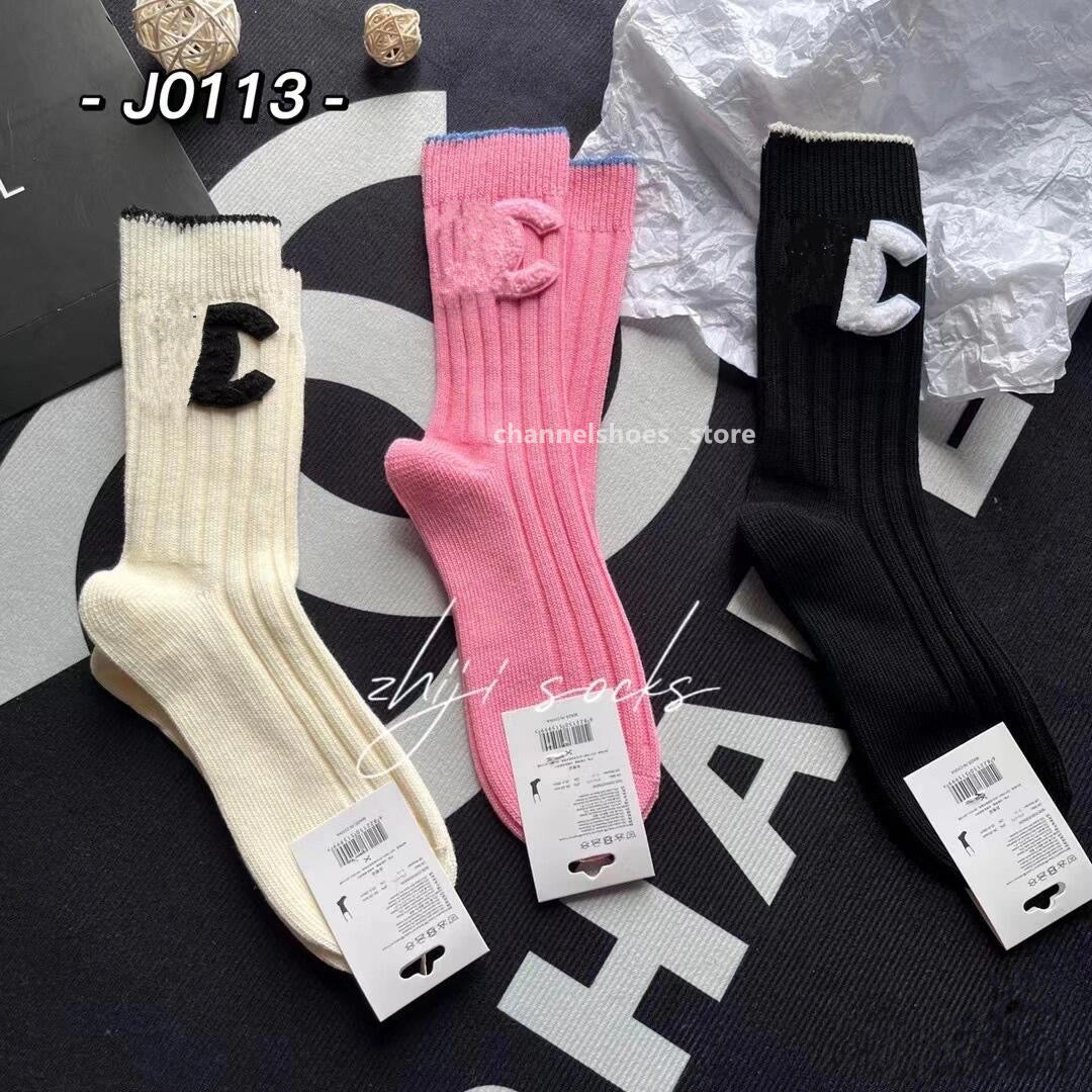 2025 Luxury designer Women Cotton Loose Socks Autumn Winter Knitting Solid Color Long Black white Pink Korean Japanese Student Girls Stockings mius