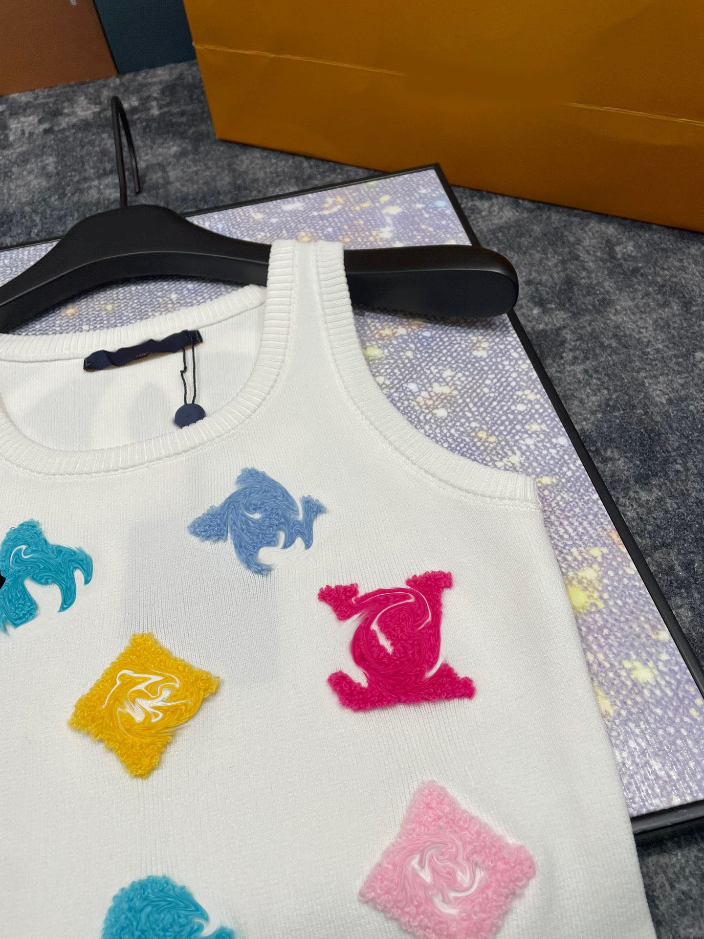 2024 Women&#039;s Tanks Ladies Sweaters New Summer Black White Letter Knitted Vest Women O-Neck Sleeveless Fashion Design Pullover f05c