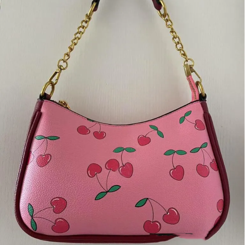 Elegant Women&#039;s Underarm Shoulder Bag Gold Chain Accented Half-Moon Handbag in Premium Leather