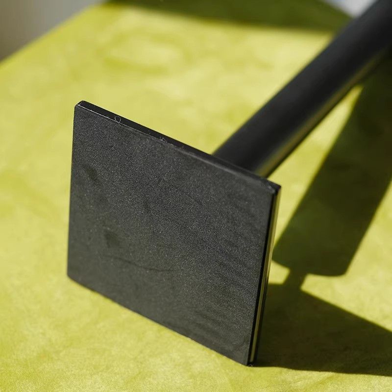 Simple modern vase, wabi-sabi style, versatile black ornaments, living room hallway, wrought iron flower arrangement, desktop flower arrangement