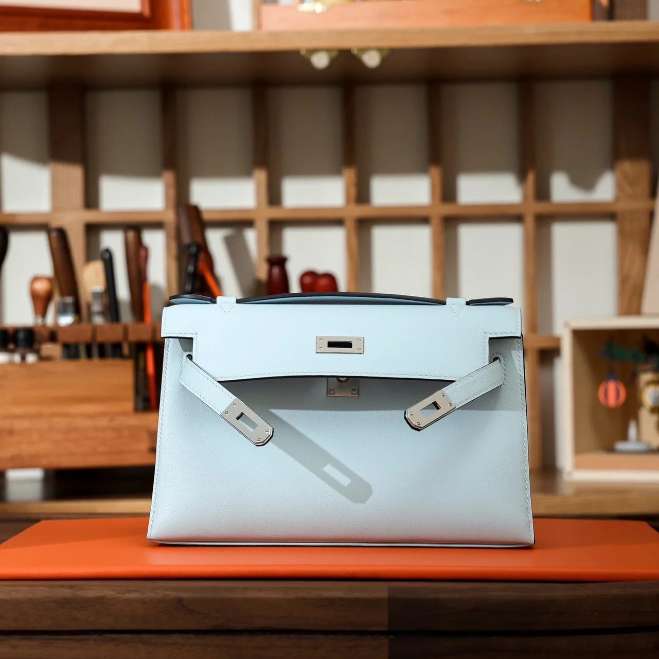 Fully handmade Designer Handbag Classic Clutch Bag Crossbody Bag Purse 22cm with detachable shoulder strap in French original leather with 24K plate