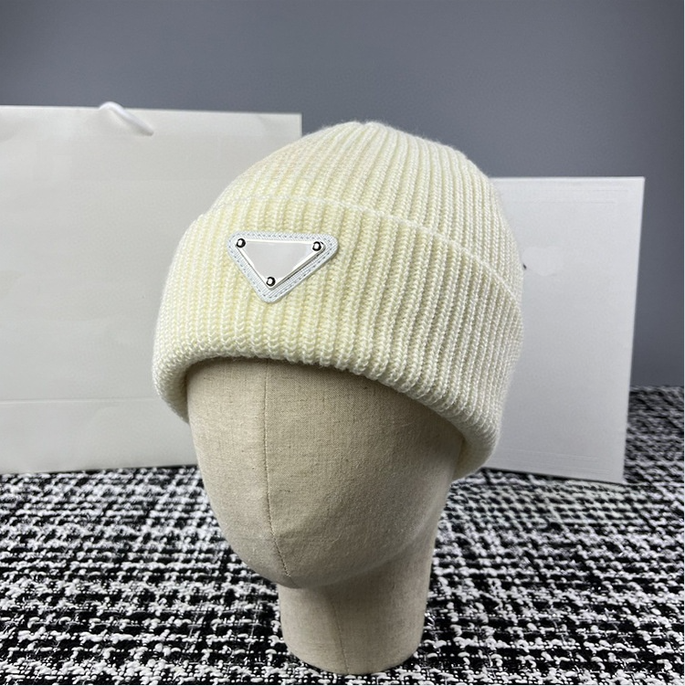 beanie designer beanie fashion trend Suitable for both men and women highly popular providing warmth in winter