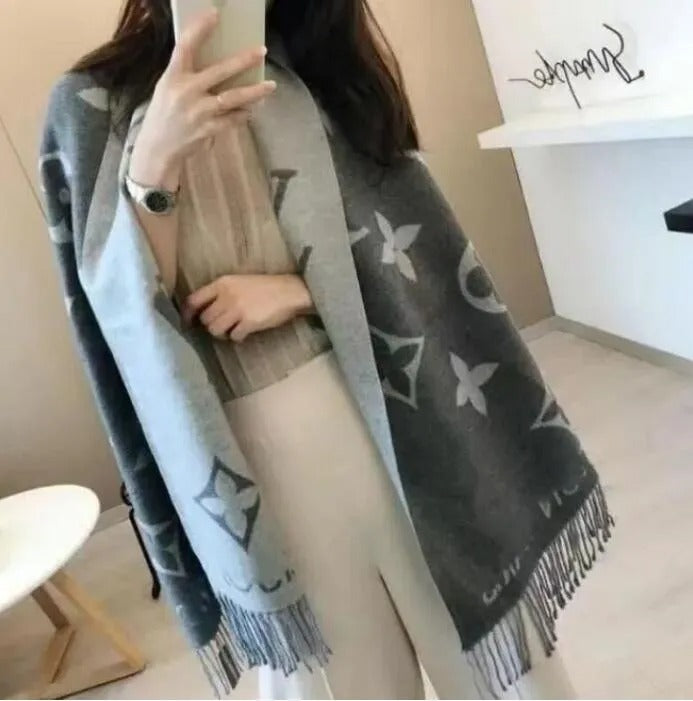 2024 Brand designer scarf Luxury V Scarf Cashmere Thick Shawl Women Long Winter Wram Pashmina Long Wraps Hijab with Tassel Bufanda Foulard gift with