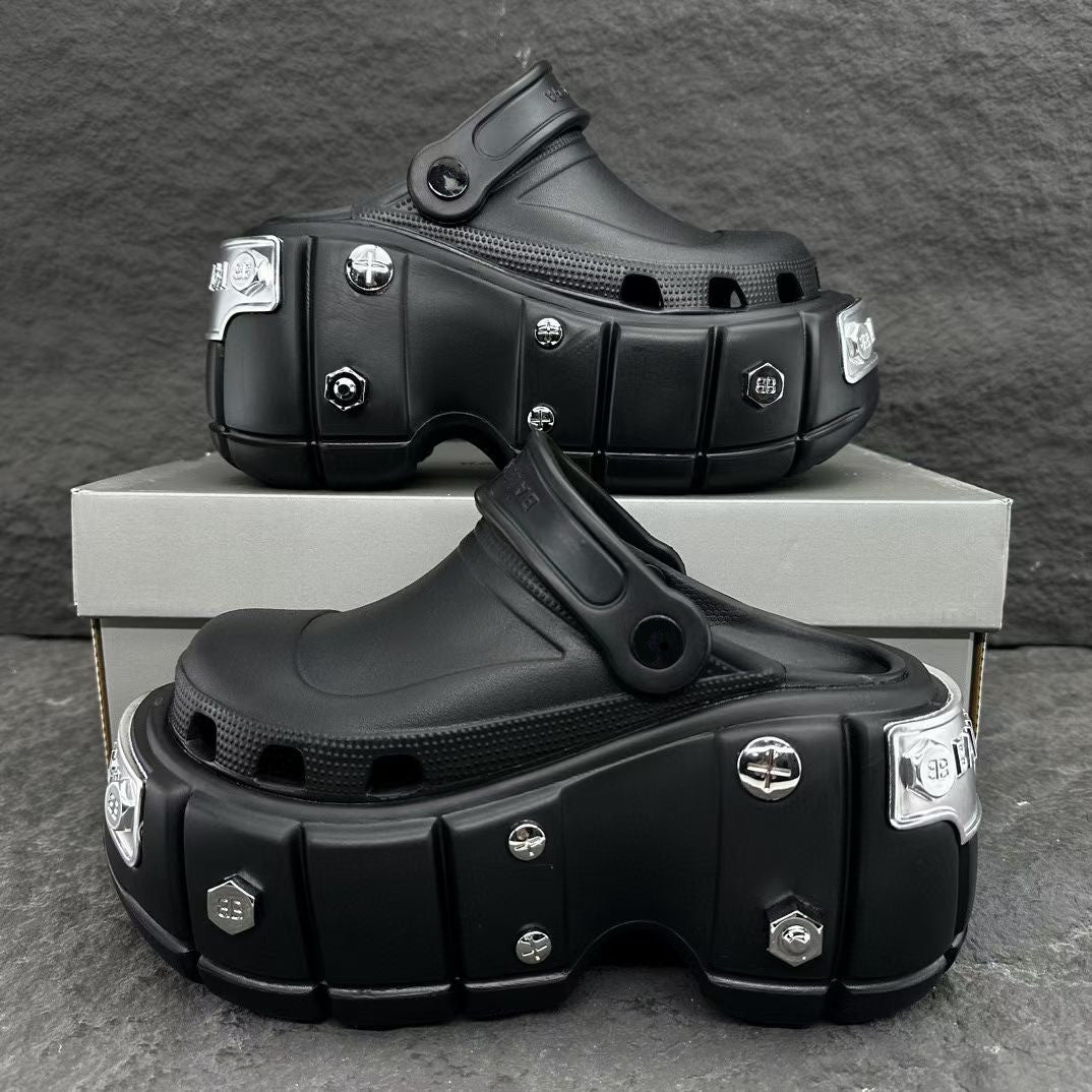 Metal matte rivet head hollow breathable buckle strap with thick bottom for beach sandals