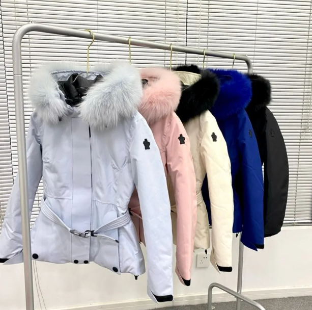 Womens Designer Down Jacket Parkas With Belt Fur Hat Collar Elegant Tight Slim-fit Short Winter Woman Coat With Sashes Ski Warm Jacket L250807