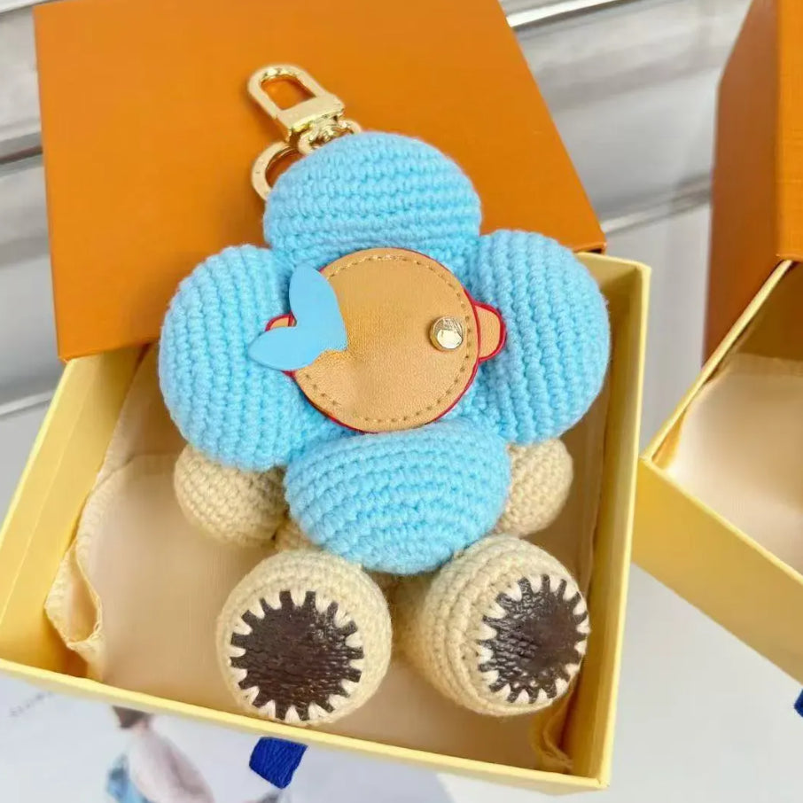 Knitting Wool Sunflower Charms Designer Keychains Car Charm Fun Keychain Toys Couple Charm Top Quality Cute V Letter Doll Key Rings Luxury Bag Charm