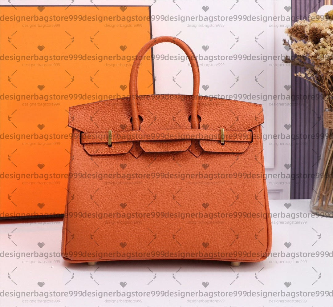 Elegant leather shoulder bag designer bag luxury bag Totes handbagcrossbody bag shoulder bag with adjustable crossbody strap - available in three si