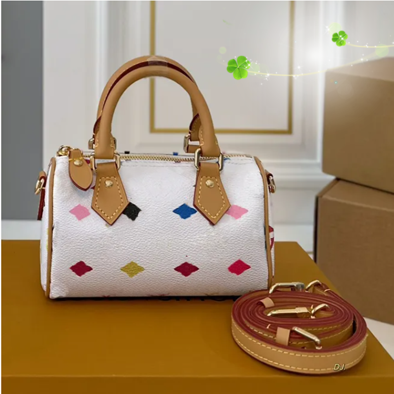 Women Luxurys Designers Bags Leather Nano Totes Handbag Bag Messenger Purse Card Holder pouch Laptop Messenger Bag 16cm