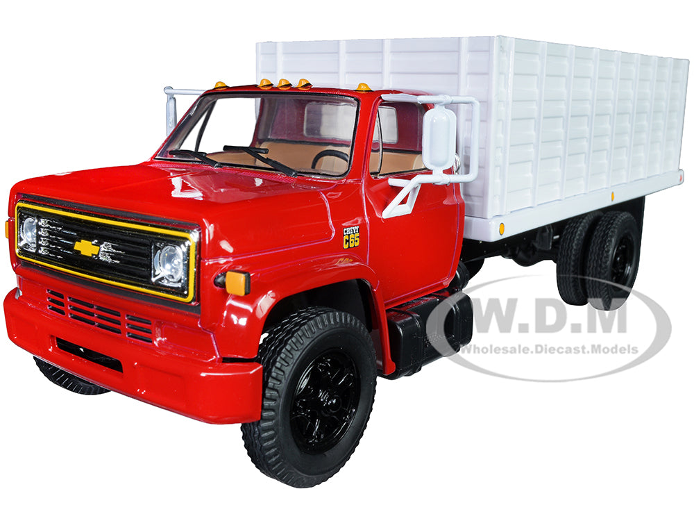 1970s Chevrolet C65 Grain Truck with Corn Load Red and White 1-34 Diecast Model by First Gear