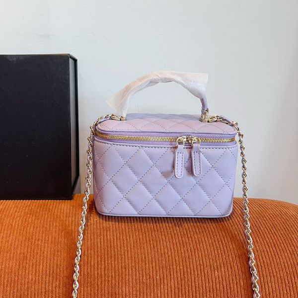 Designer Womens Makeup Bag Box Bag Sheepskin Diamond Gold Hardware Cc Buckle Soft Top Luxury Handbag Matelasse Chain Crossbody Bags Mirror P