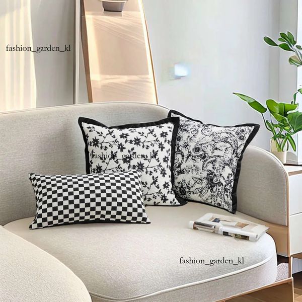 Nordic Minimalist Ins Style Pillowcase Black And White Jacquard Cushion Living Room Sofa Designer Pillow Model Room Headboard Pillow 627
