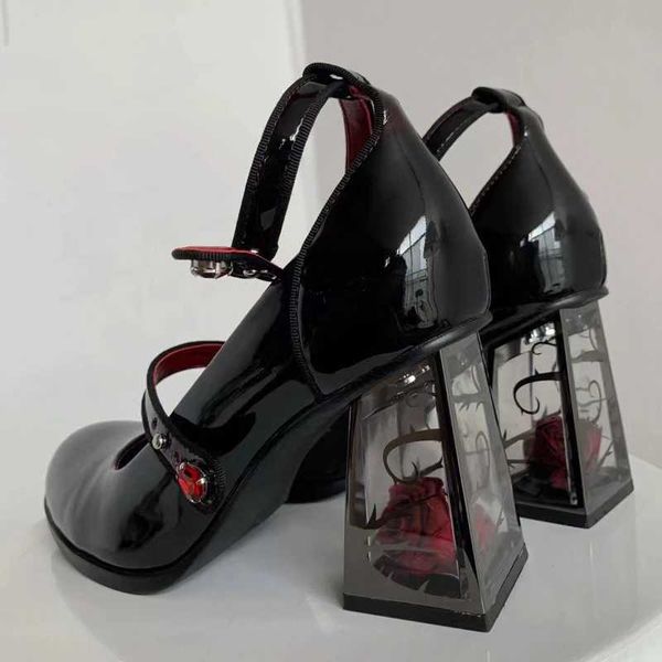Punk Gothic High Saltos altos bombear tira feminina tira preta Mary Jane Sapatos femininos 2023 New Rose High Heels Patent Leather Shoes Lol