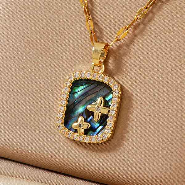 Collares con colgante de estrella cuadrada de circonita cúbica transparente de latón simple