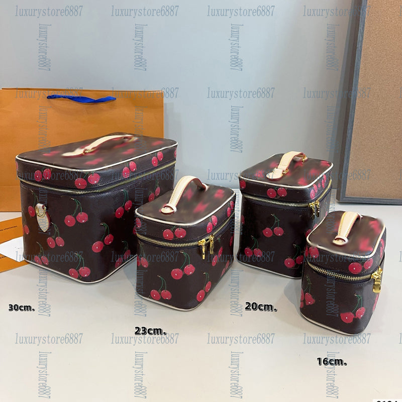 Designer Bag Makeup Bag Luxury Cosmetic bag High Quality Womens Handbag Purse Cowhide travel Storage Bag Toiletry Bag Mini Brown vanity bag designer