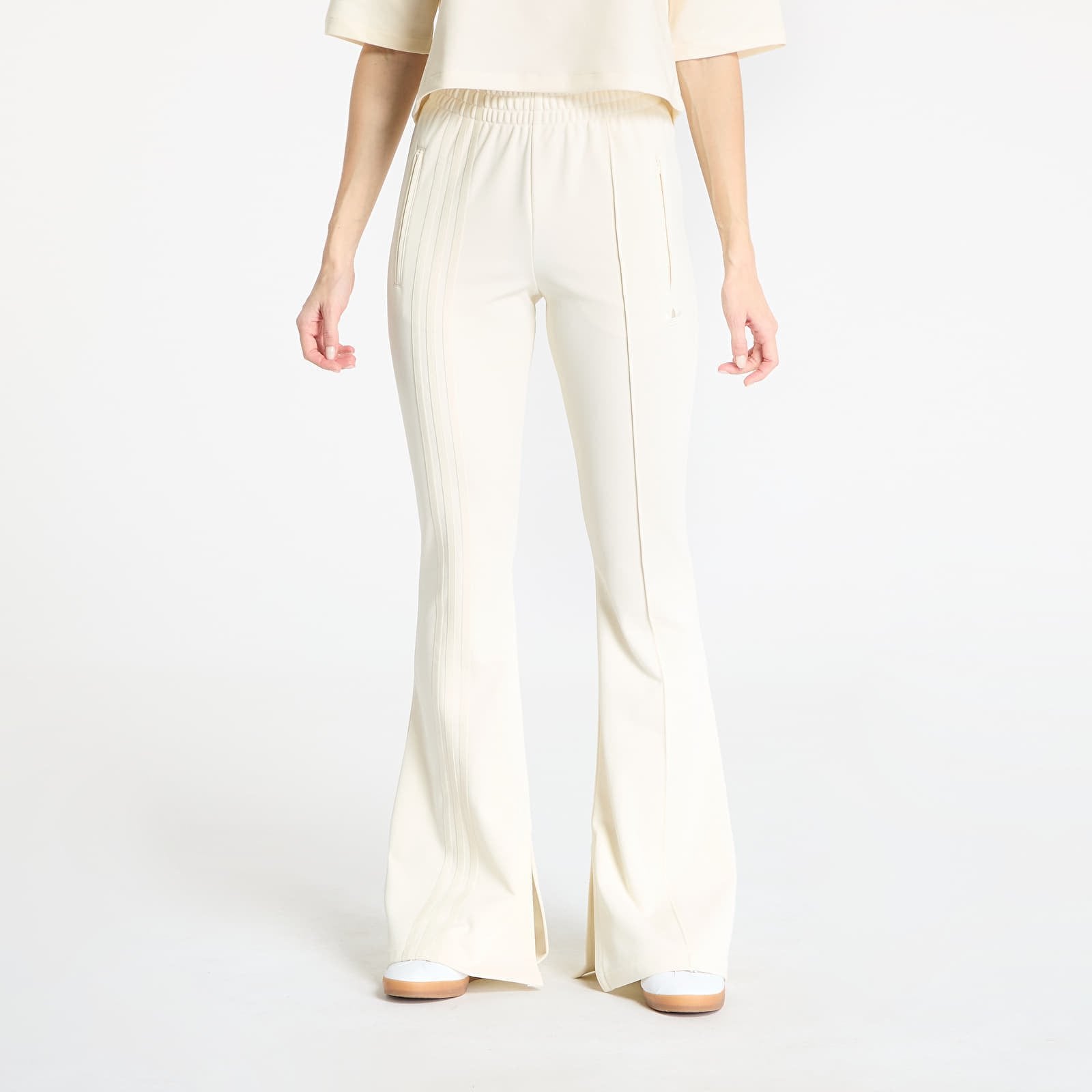 Verryttelyhousut adidas 3 Stripes Flared Firebird Trackpant Cream White S