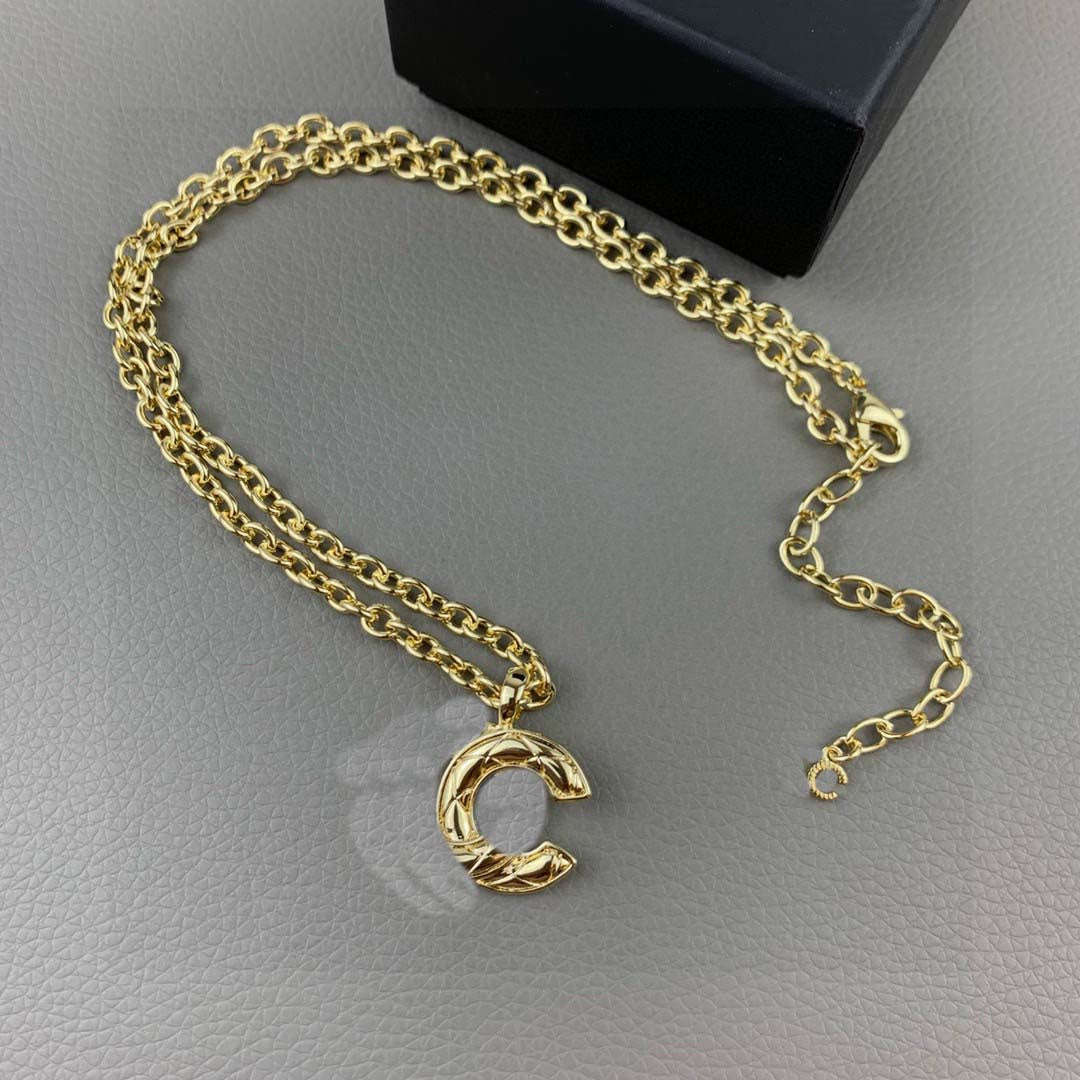 Luxury Designer C Pendant Necklaces Letter Chokers Pearl Gold Necklace Party High quality Sweater Long Chain CCity Jewelry hjgkhj56
