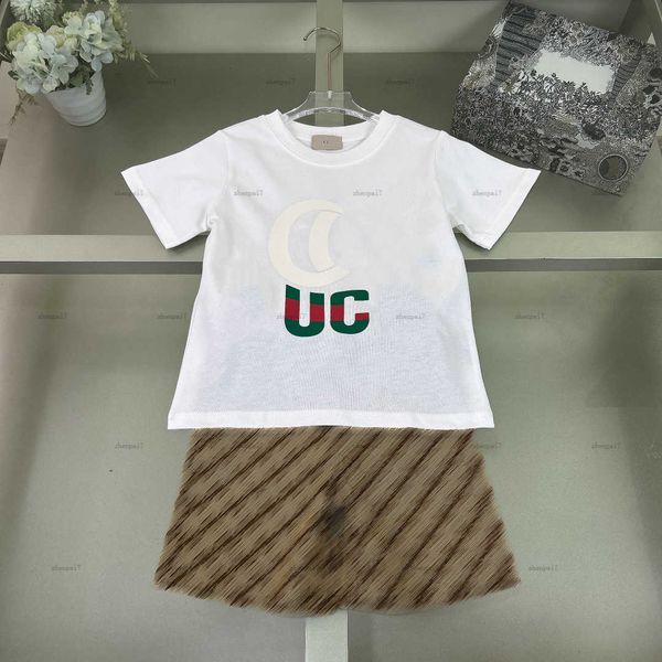 Top baby Short sleeved suit summer two-piece boys tshirt set kids designer clothes T-shirt and Grid letter printing shorts