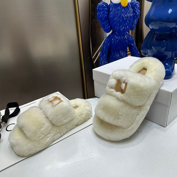 Designer Women Plush Slippers Simple Design Warm Slippers Classic Winter Shoes 35-40 Lightweight Home Clothes Plush Shoes Suitable for Par