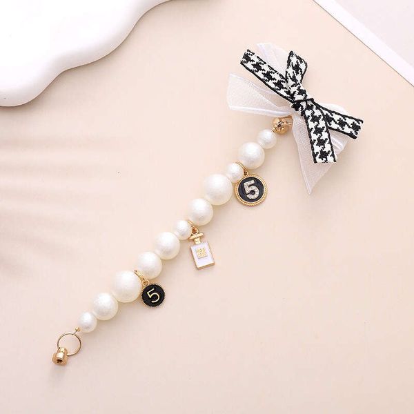 New frosted pearl chain DIY heart pendant phone case short drop and anti loss screw fixed bracelet