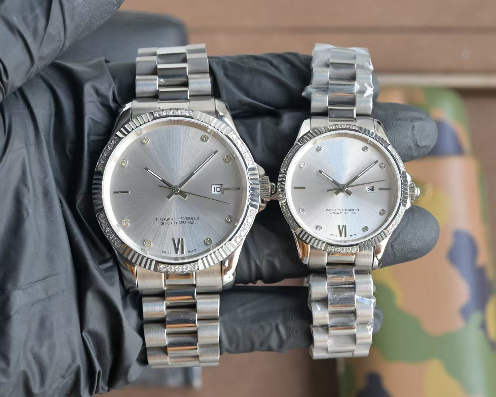 Stylish and Luxurious Couple Watches, Carefully Polished, Elegant Design, Illuminating Happy Moments