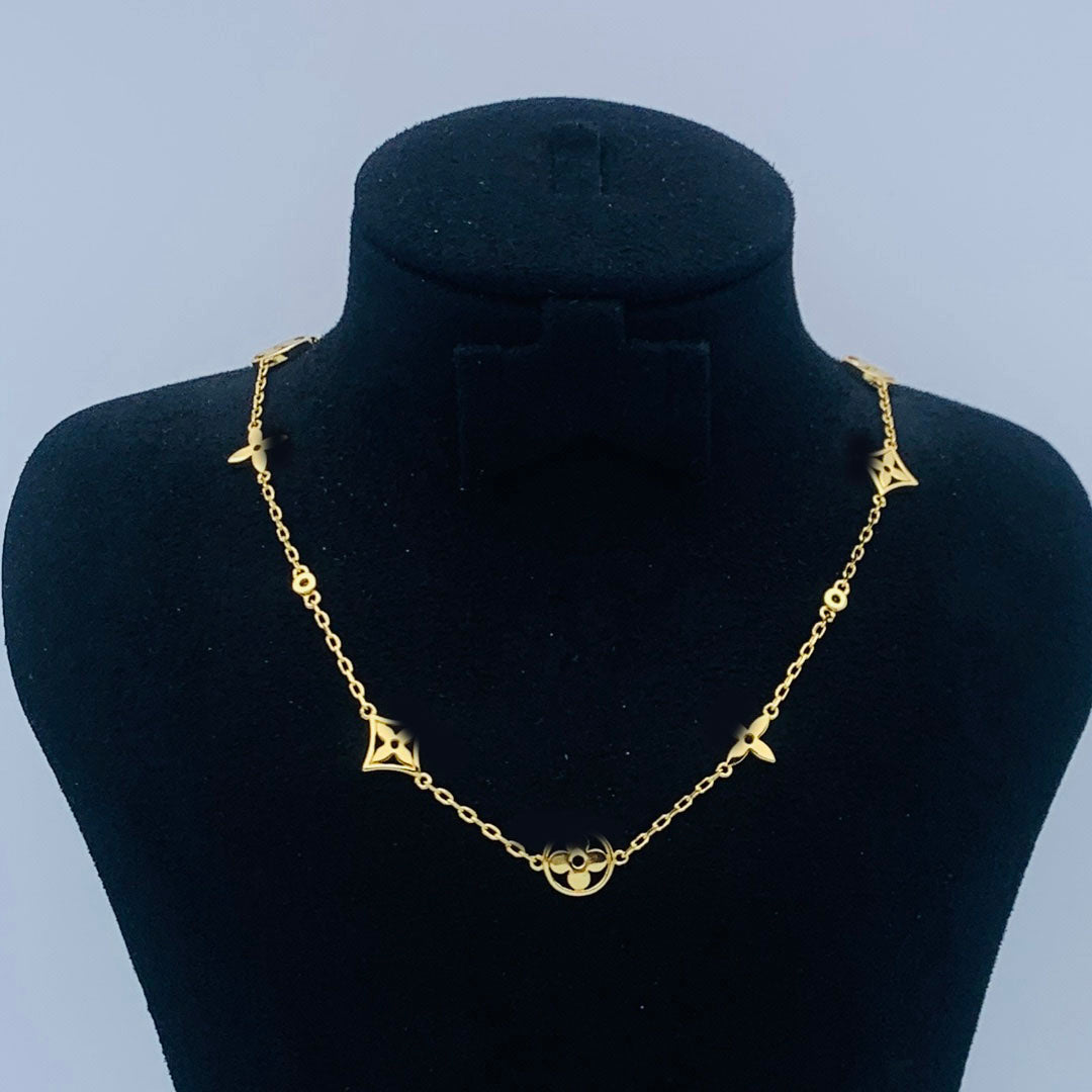 Designer Pendant Necklace Elegant Brand Letter Clover Star Flower Charm Necklace 18K Silver 925 Gold Plated Chain Choker For Woman Mens Party Fashio