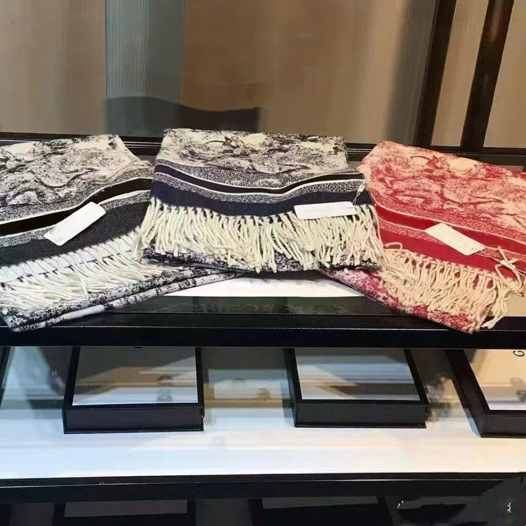 Tassel Scarves Womens Designer Shawls Wraps Sarongs Hijabs Bandanas Durag Luxury Fashion Letter Headscarf Winter Landscape Painting Hign End 10A War