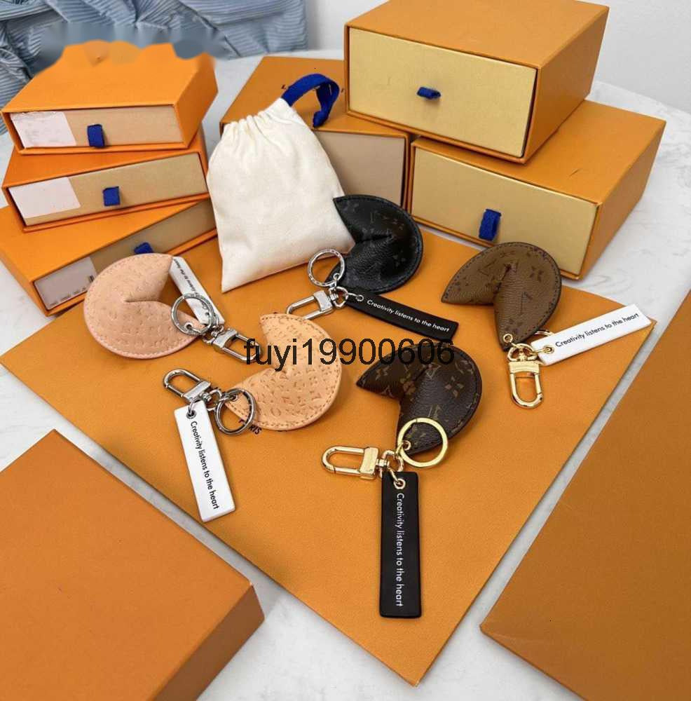 Designer Keychains Lanyards Fortune Cookie Bag Hanging Car Flower Charm Jewelry Women Men Gifts Fashion PU Leather Key Chain Accessories Motion curr
