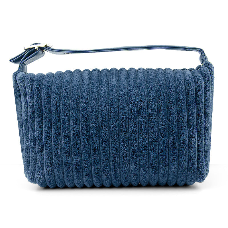 B04 Soft Skincare Compatible Travel Beauty Case for Ladies Featuring Trendy Plaid Style