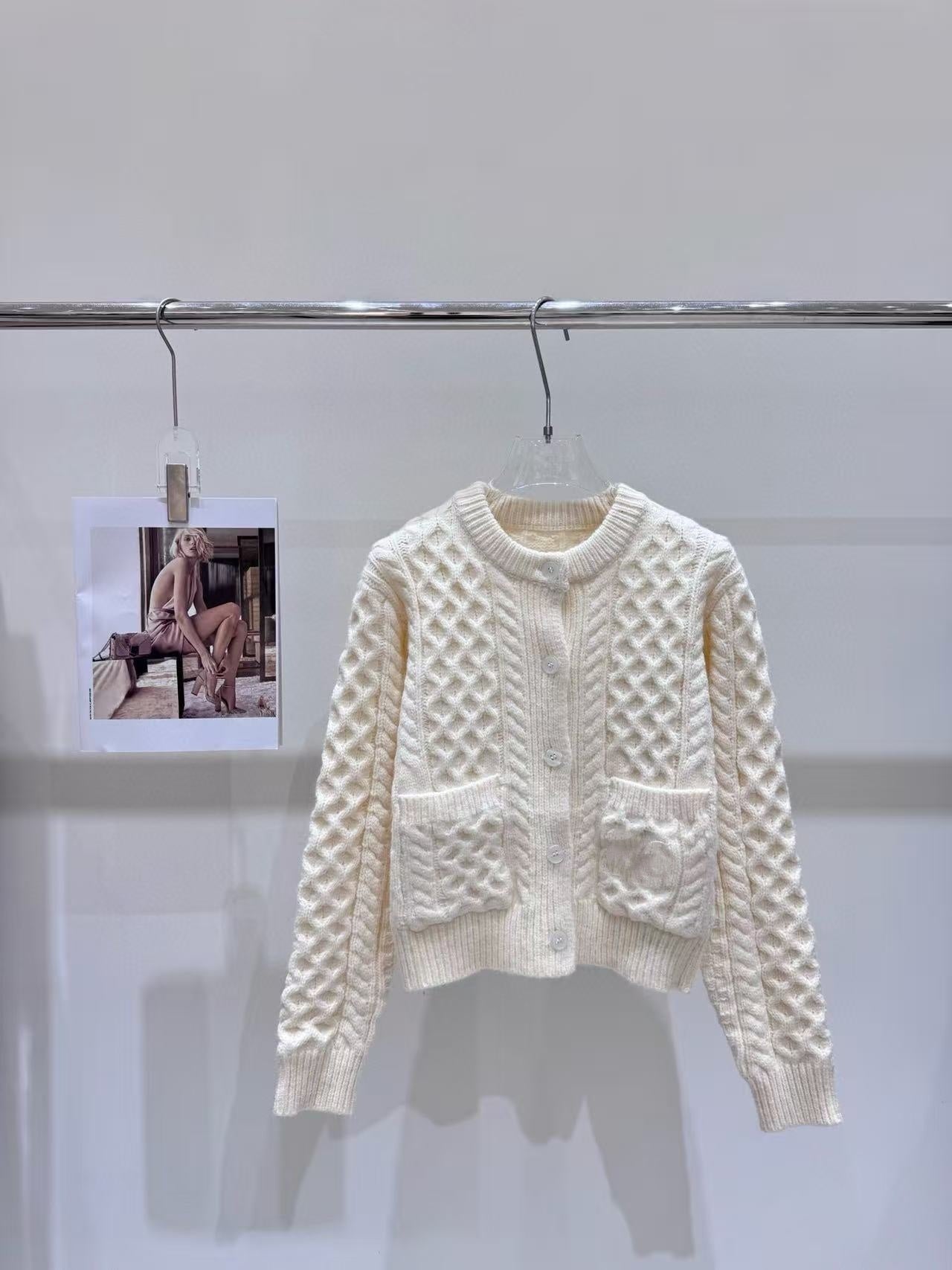 Fashion round neck twisted ribbed sweater, hooded casual versatile pullover knitted slimming and slim-fitting outerwear.