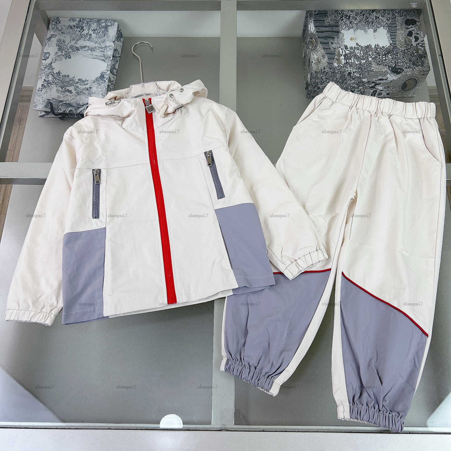 Top kids coat set Windproof hood design tracksuits baby two-piece set kids designer clothes jacket and sweatpants A941X26N000