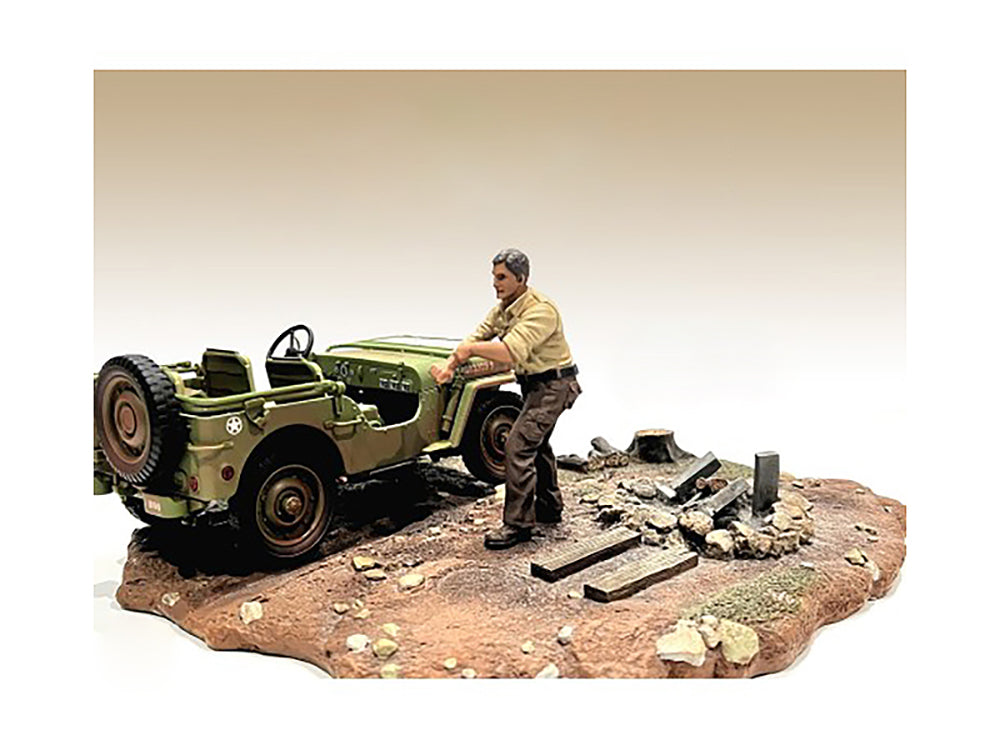 "4X4 Mechanic" Figure 3 for 118 Scale Models by American Diorama