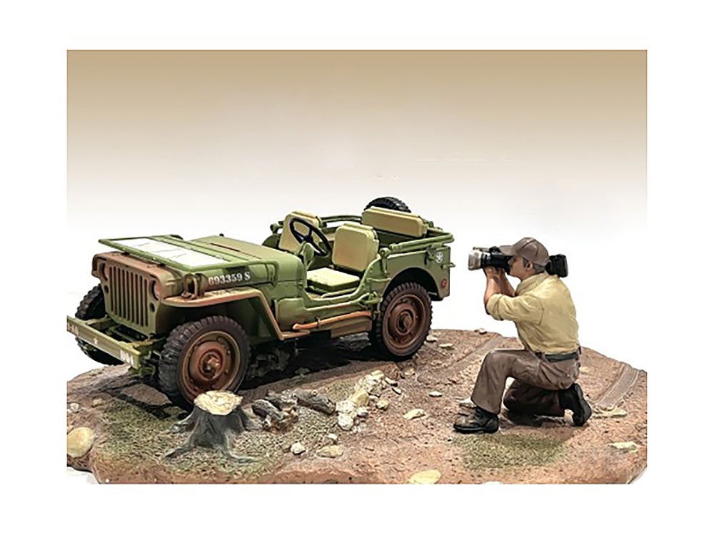 "4X4 Mechanic" Figure 7 for 118 Scale Models by American Diorama