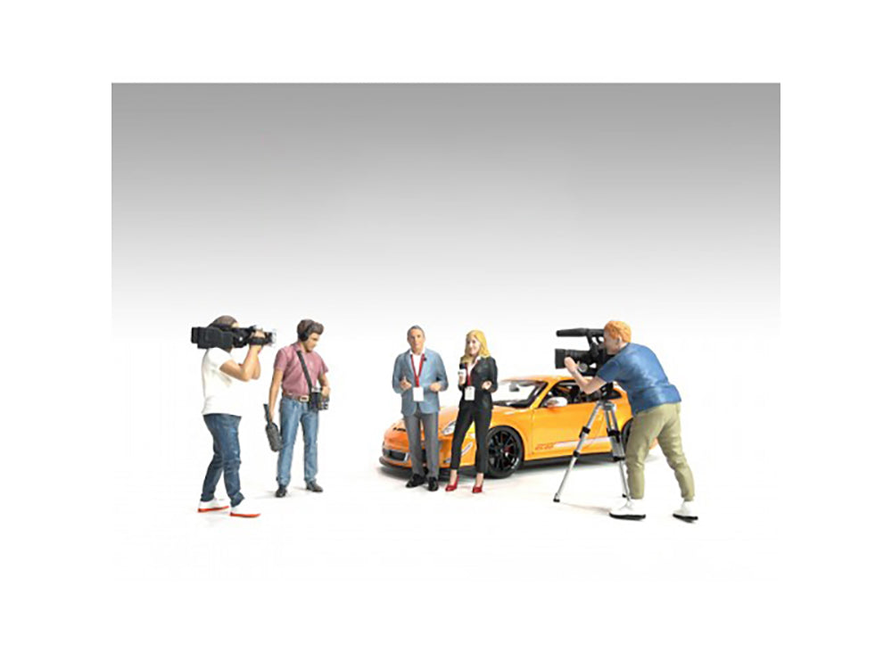 "On-Air" 6 piece Figures and Accessory Set for 124 Scale Models by American Diorama