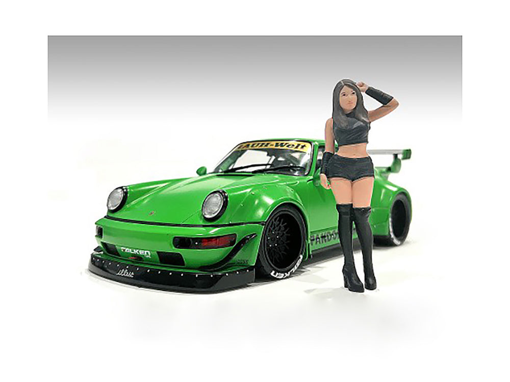 "Auto Salon Girls" Figure 2 for 118 Scale Models by American Diorama