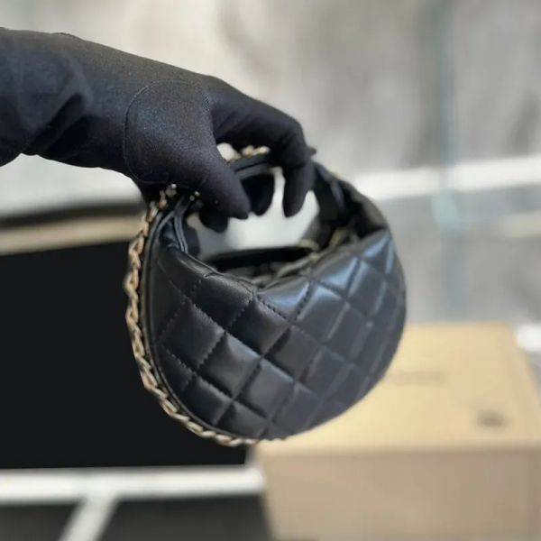 23Ss Womens Classic Mini Moon Clutch Bags Lambskin Genuine Leather Black White Chain Arround Bag Outdoor Sacoche Lipstick Cosmetic Case