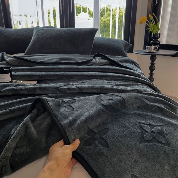 Fashion Designer Blankets Cashmere Blanket Bedding Rug Christmas Wool Soft Home Textiles Supplies Letter Blanket Comforters Fleece Throw Bla