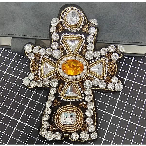 Toppe di stoffa incrociate