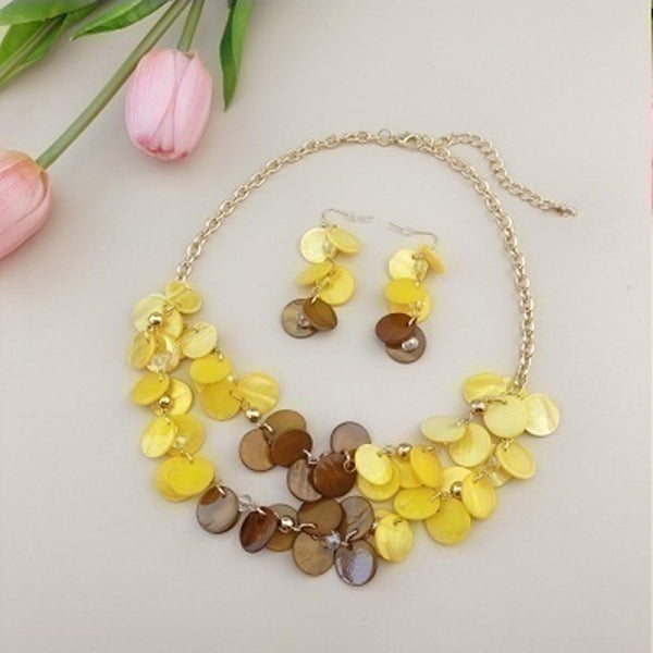 Conjuntos de pendientes colgantes de concha redonda plana y collares de doble capa