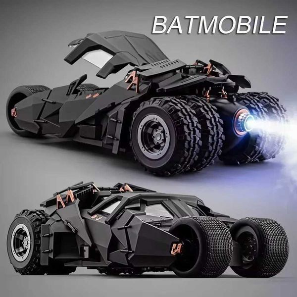 Blocks 1 18 Batmobile Toys Alloy Models Cars Rubber Tires Miniature Vehicle Spray Version Cabin Door Opened Car for Kids Birthday Gifts Y241