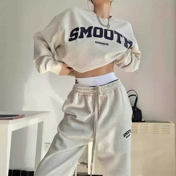 TRABALHOS FEMANOS AUTONA E WINTRO Moda versátil Womens Sportswear White Letter Impresso Pull Rod top+Tie casual Mens conjunto de duas peças