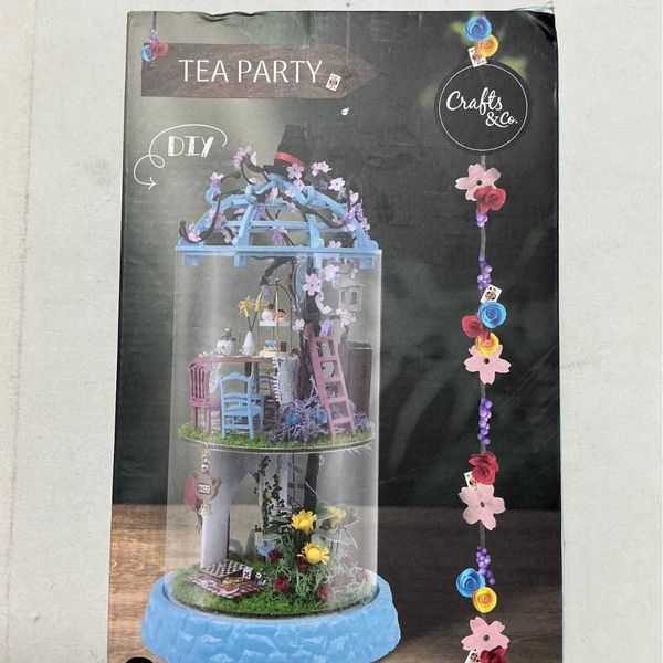 Architecture-DIY House DIY Cottage Garden House Book Stand Buckle Assembly Wooden Model Doll House Creative Puzzle 3D Architecture Christmas