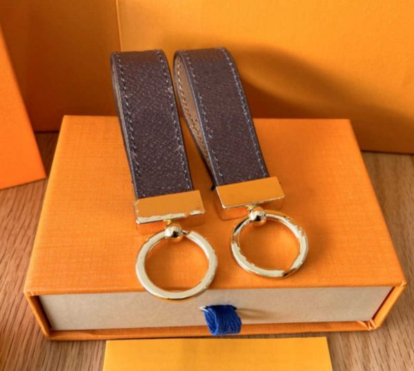 24 Keychain Brand Designer Key Chain Mens Luxury Car Keyring Womens Buckle Keychains Handmade Leather Men Women Bags Pendant Accessories Mul