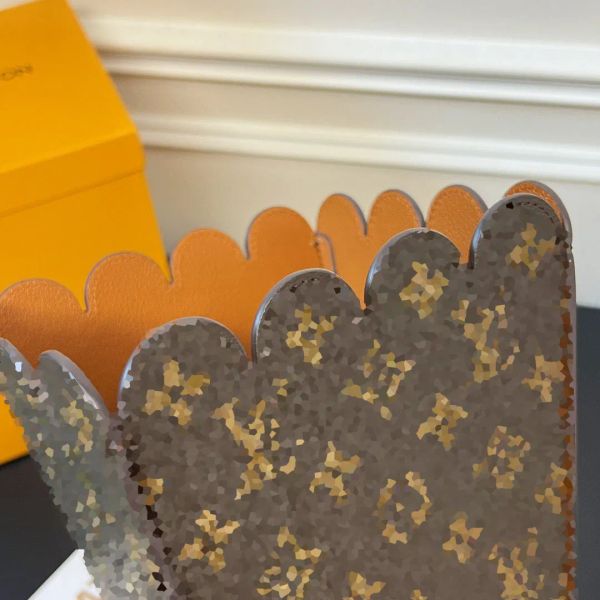 Basket Designer Desktop Popcorn Decoration Brown White Classic Letter Leather Vase Home Happiness Decoration Miscellaneous Storage Flower Ba