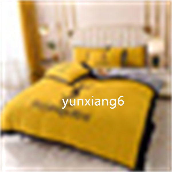 Sets Luxury Khaki Designer Bedding Set with Bee Letter Print and Extra Large Down Duvet Cover, Bed Sheets, Fashionable