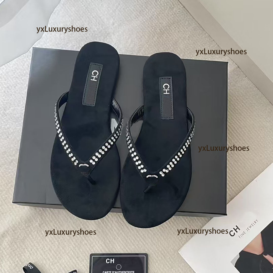 2025 Paris Designer ladies Wide Flat CC crystal flip-flops, classic printed lettered beach casual sandals, ladies diamond slippers sizes 35-42