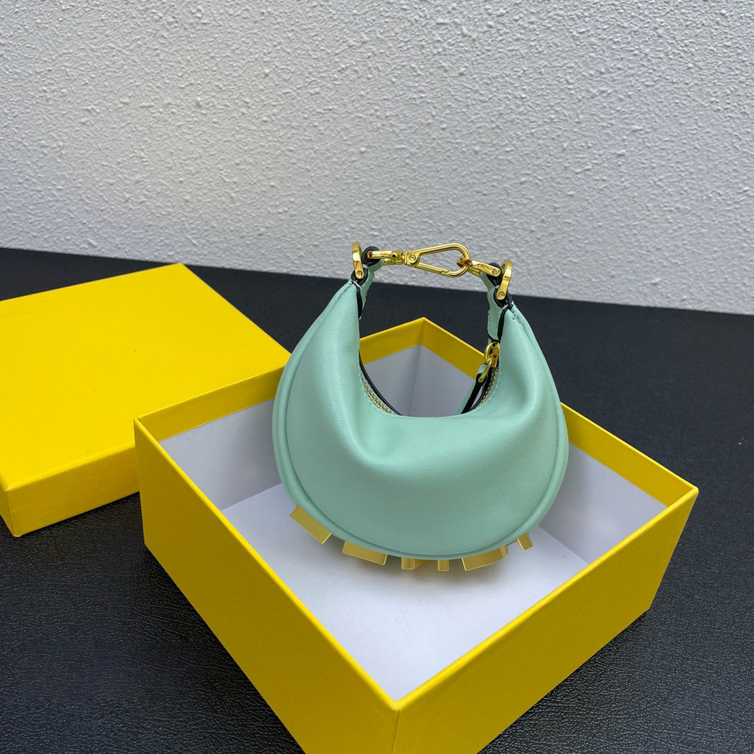 7A Mini Vintage Designer Crescent Shoulder Small French Face Women Underarm Bag Tramp Lacquer Leather Letter Handbag