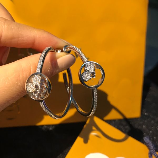 Earrings jewelry gift LouiV earrings boutique craft factory brass material, hot design unique, retro avant-garde, beauty must have a new pac