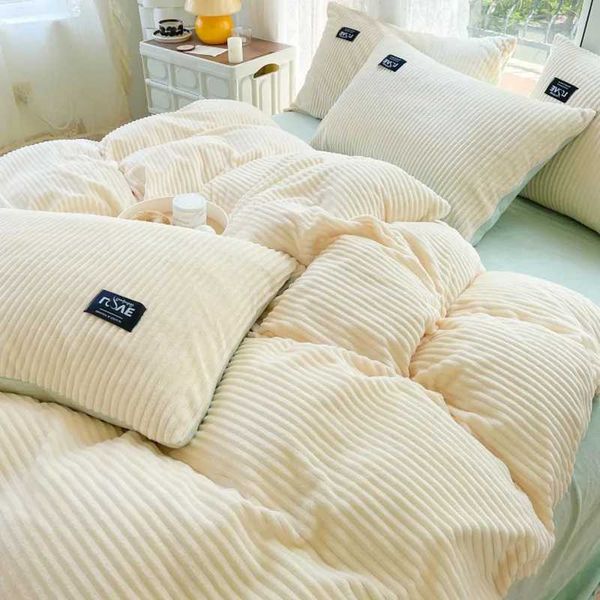 Sweet milk velvet four piece bedding set for winter warmth double-sided thick solid color down duvet cover coral velvet bedding set M241005