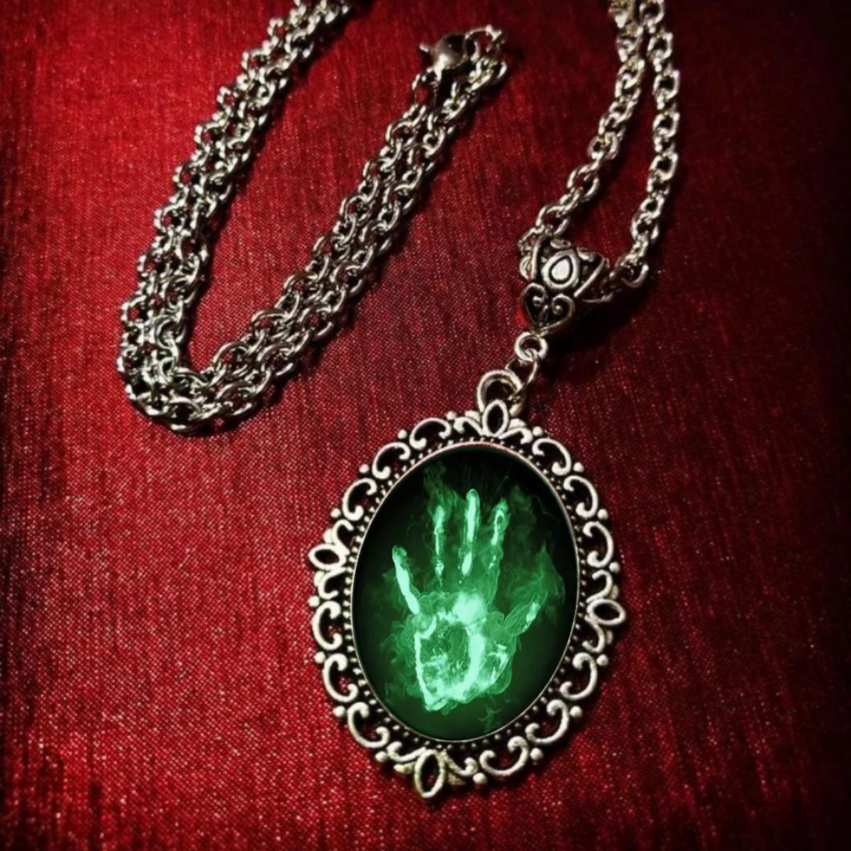 Halloween necklace horror scary gothic game necklace movie film science fiction animal necklace Cute Anime Movies Games Hard necklace Metal Cartoon