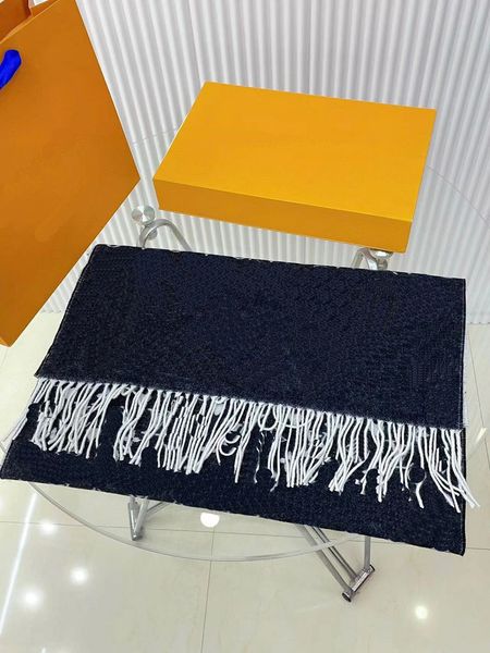 Scarves 2024 new Brand designer scarf Luxury V Scarf Cashmere Thick Shawl Women Long Winter Wram Pashmina Long Wraps Hijab with Tassel Bufan